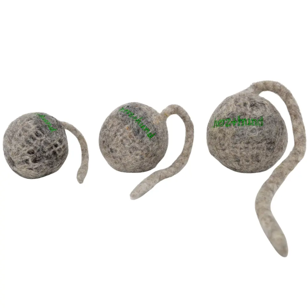 Schleuderball grau mit Wurfleine für Hunde aus Bio-Wollfilz