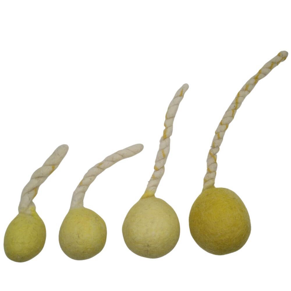 Hundespielzeug Schleuderball Robust gelb aus Bio-Wollfilz in vier Größen