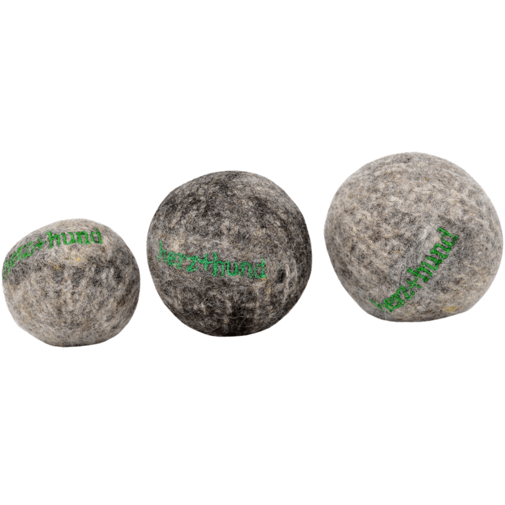 Hundeball grau aus Bio-Wollfilz in drei Größen