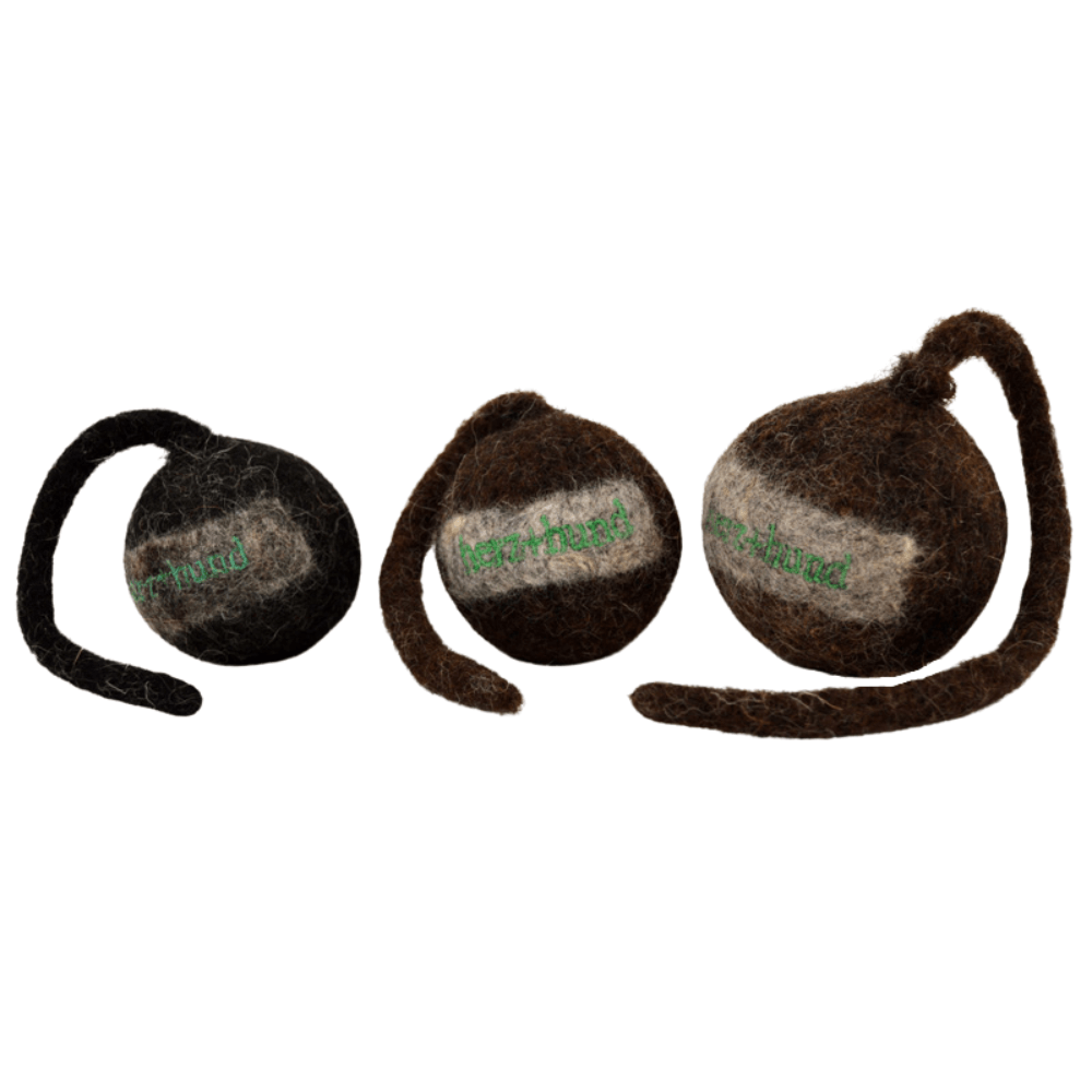 Schleuderball dunkelbraun mit Wurfleine Schleuderball dunkelbraun mit Wurfleine für Hunde aus Bio-Wollfilz