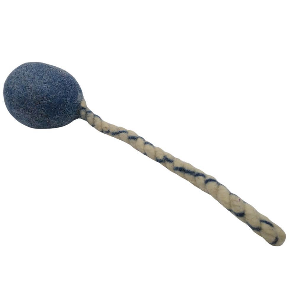 Hundespielzeug Schleuderball Robust blau aus Bio-Wollfilz mit dicker Wurfleine
